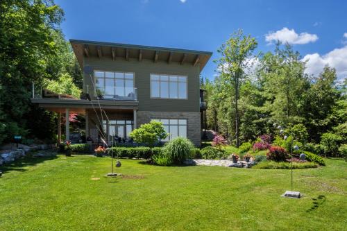 Lion's Head Bed & Breakfast | Emerald Waters Artists BNB Retreat Waterfront