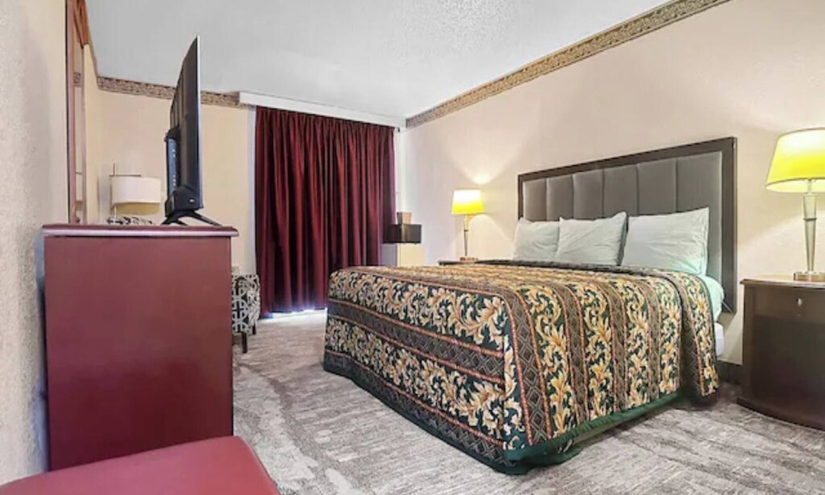 Whitehaven Hotel | Enjoy a Budget-Friendly Stay Perfect for Graceland & Downtown Exploration