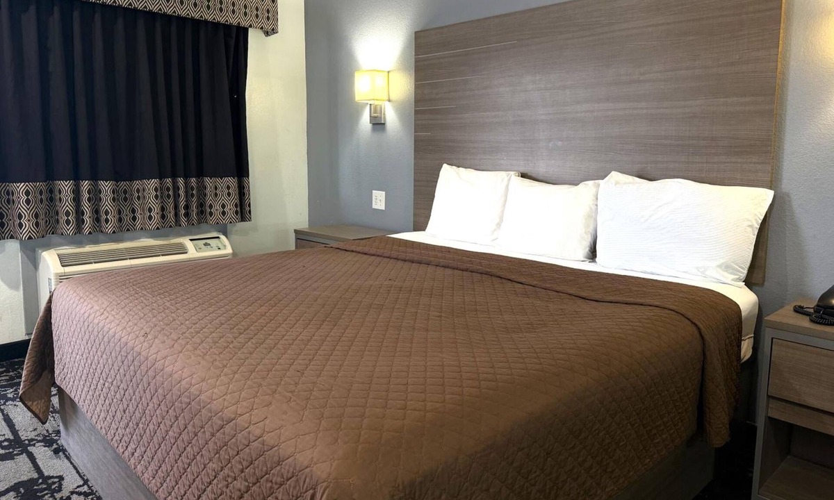 Westfield Hotel | Enjoy a Tranquil Stay Near Six Flags-3.7 miles | Free Parking, Easy I-45 Access