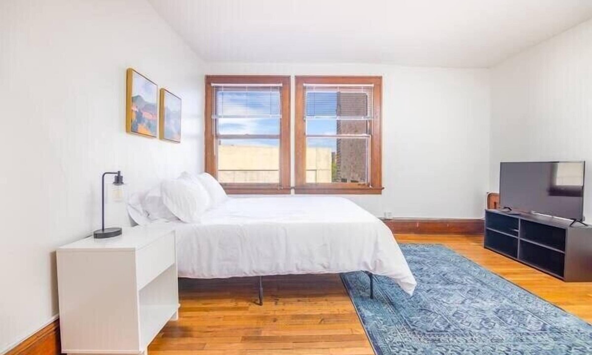 Downtown Des Moines Apartment | Enjoy the comforts of home in this peaceful studio with a fully equipped kitchen, ideal for short or extended stays.
