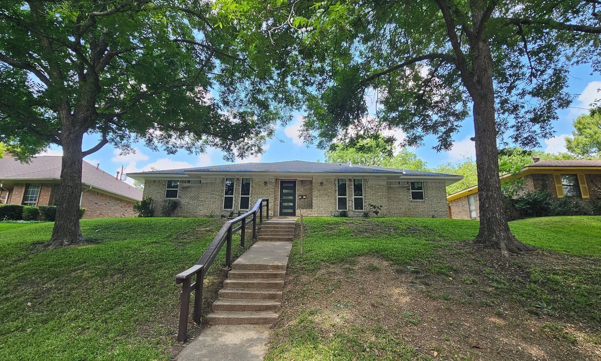 Buckner Terrace - Everglade Park House | Enough room for everyone & close to everything!