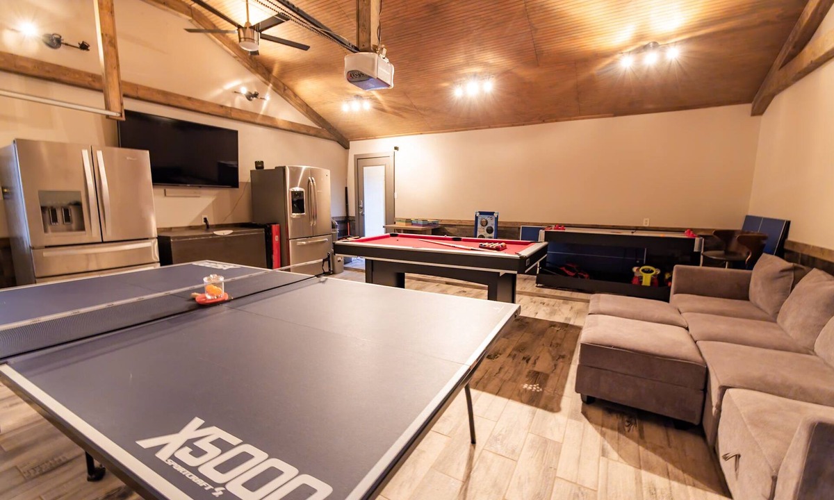 April Sound House | Entertaining GAME Room: 4 Bedroom Home: Lake Conroe: Pet Friendly