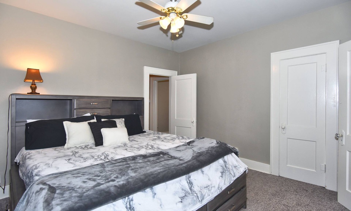 Cherry Street House | *Entire Home-Cherry St.-Dining-Shopping-Nightlife*