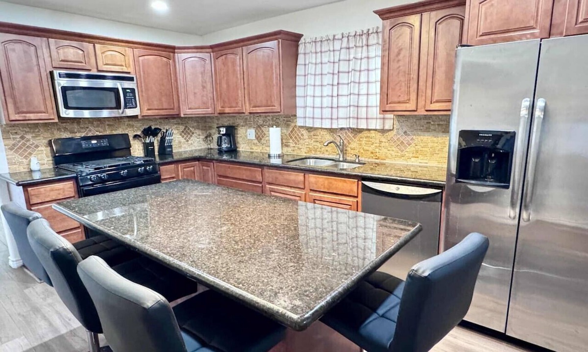 Port Arthur House | Entire Spacious 4 BR Home for Teams