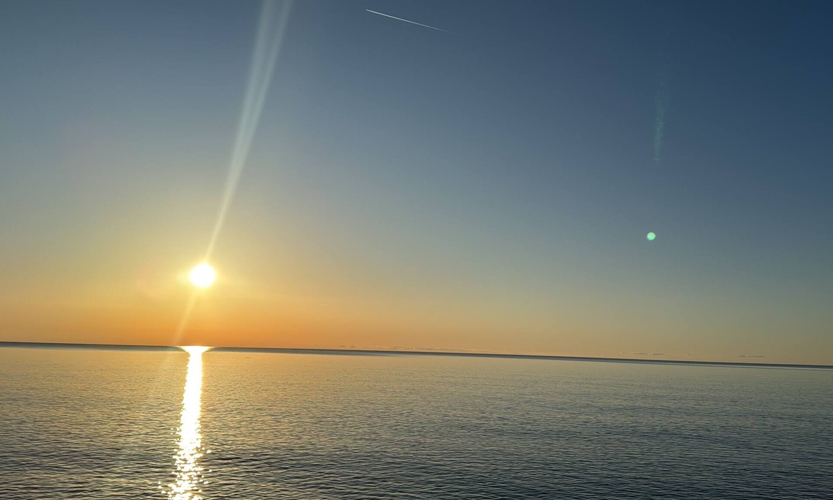 Leamington House | Erie’s Edge “Lakeside Retreat With Spectacular Sunrises & Garden Views”