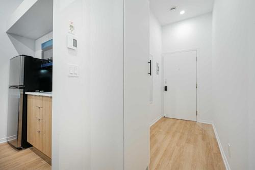 Sainte-Marie Apartment | Escape studio with parking near downtown Montreal