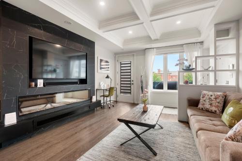 Long Branch Apartment | Etobicoke 2 Bedroom Townhouse Close to Waterfront