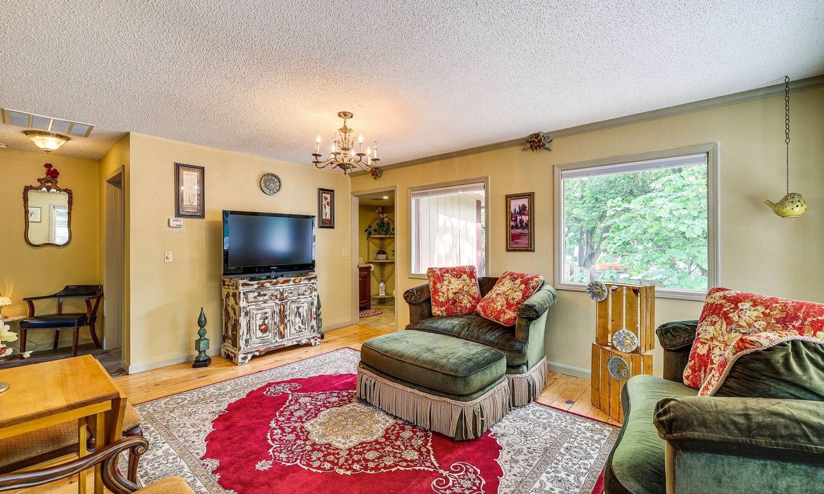 Eureka Springs Historic District House | Eureka Springs Rental - Walk to Downtown!