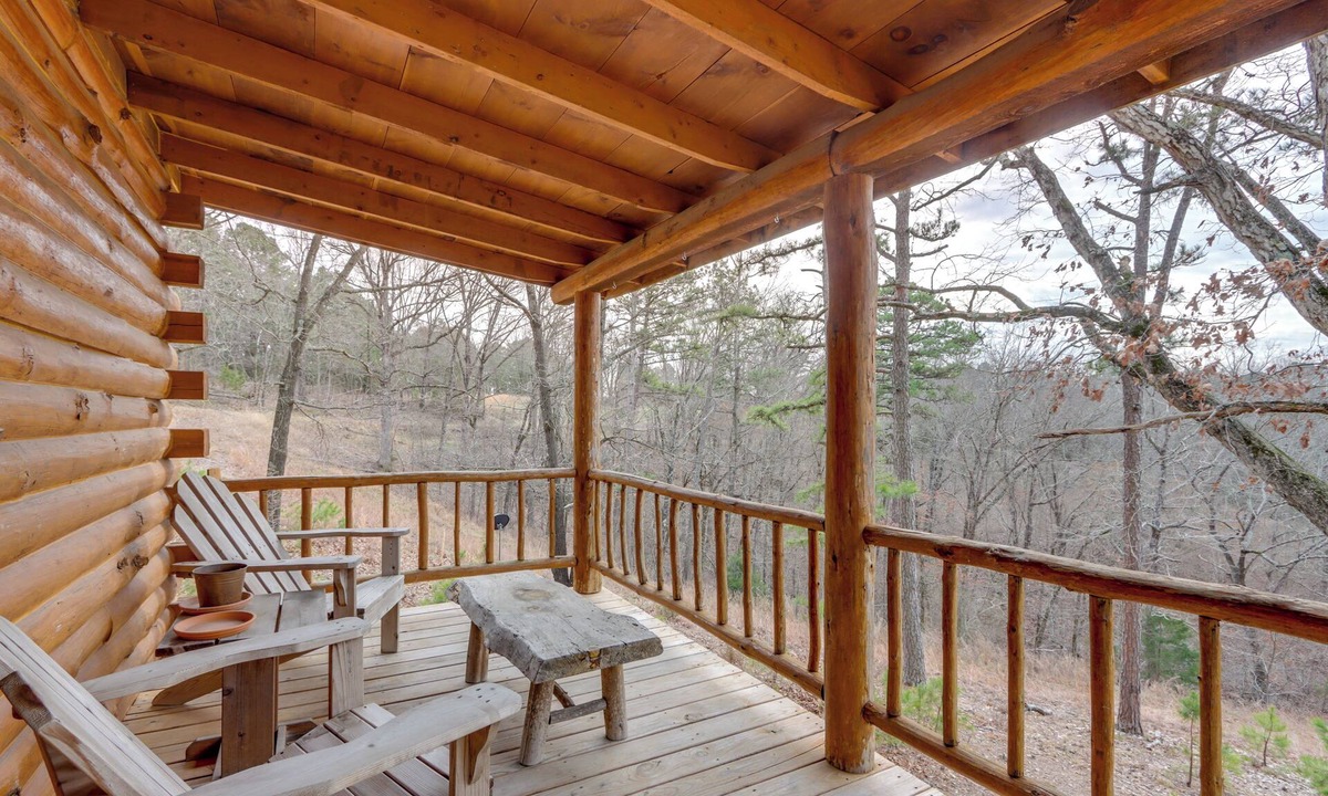 Eureka Springs Cabin | Eureka Springs Cabin on 9+ Acres: Community Perks!