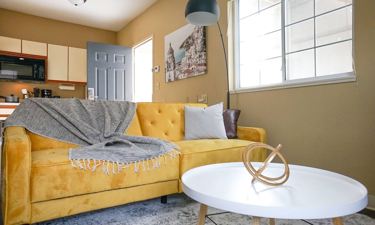 Wichita Apartment | ★European 1BD/1BA Studio + Gym - Downtown Wichita★