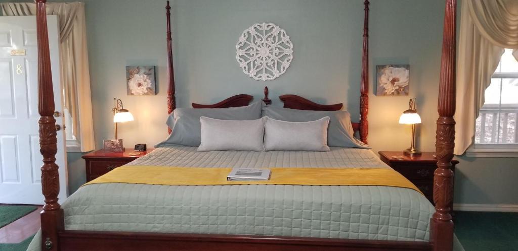 Eureka Springs Hotel | Evening Shade Inn