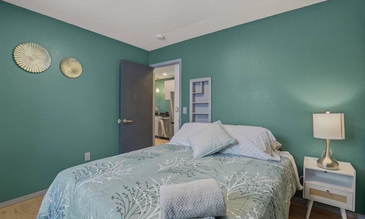 University Area House | Everdream - Peaceful 3 Bedroom 1 Bathroom