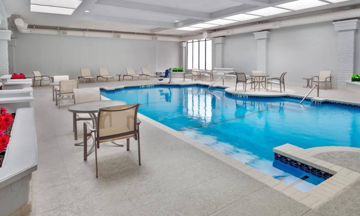 Park Central Hotel | Everything You Need For The Perfect Vacation! 3 Relaxing units, Pool!