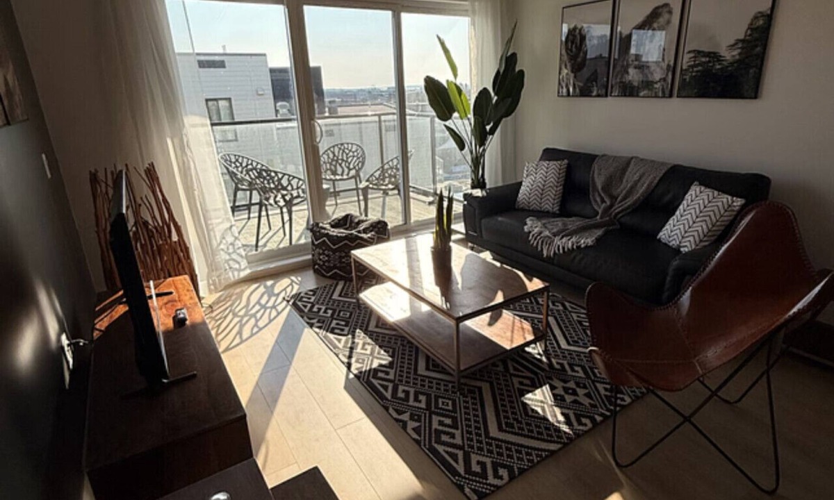 Plateau Apartment | Executive 1BD w/Balcony, Pool, Gym & Lounge - Le Prisme Québec