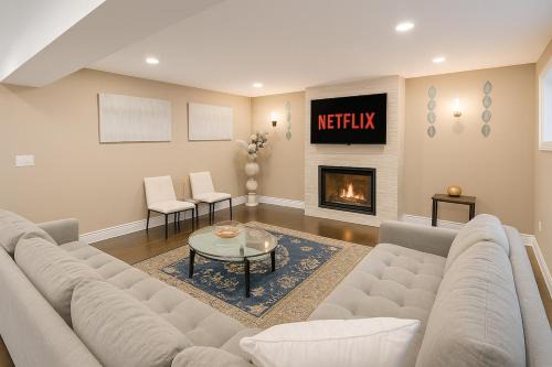 Windsor Apartment | Executive 2BR Lower Suite Private & Spacious Close to USA Border