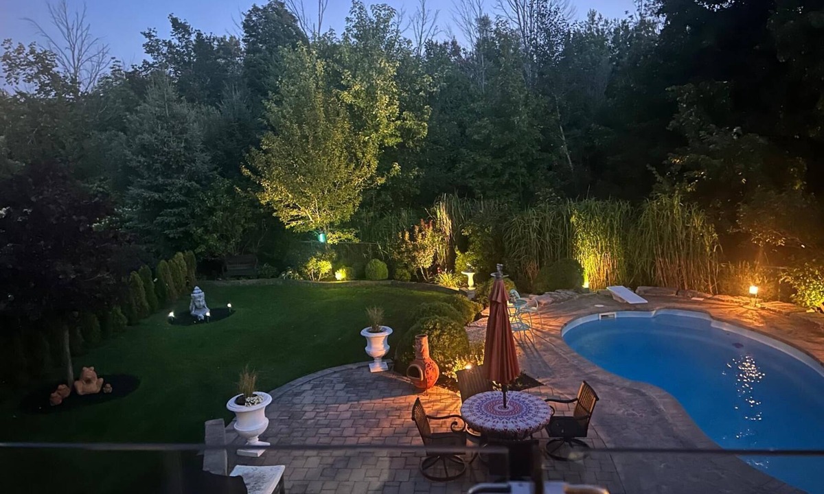 Barrie House | Executive high end home with Backyard Oasis!