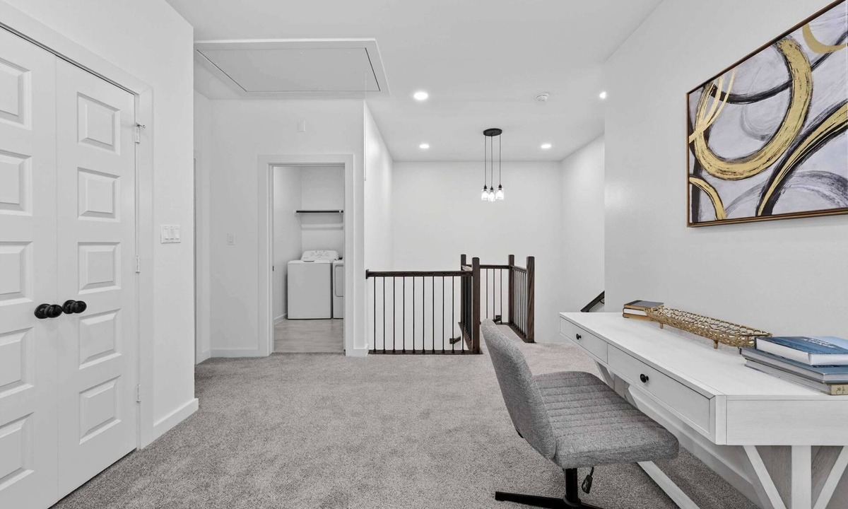 Houston House | Executive Home, Office, Galleria & NRG