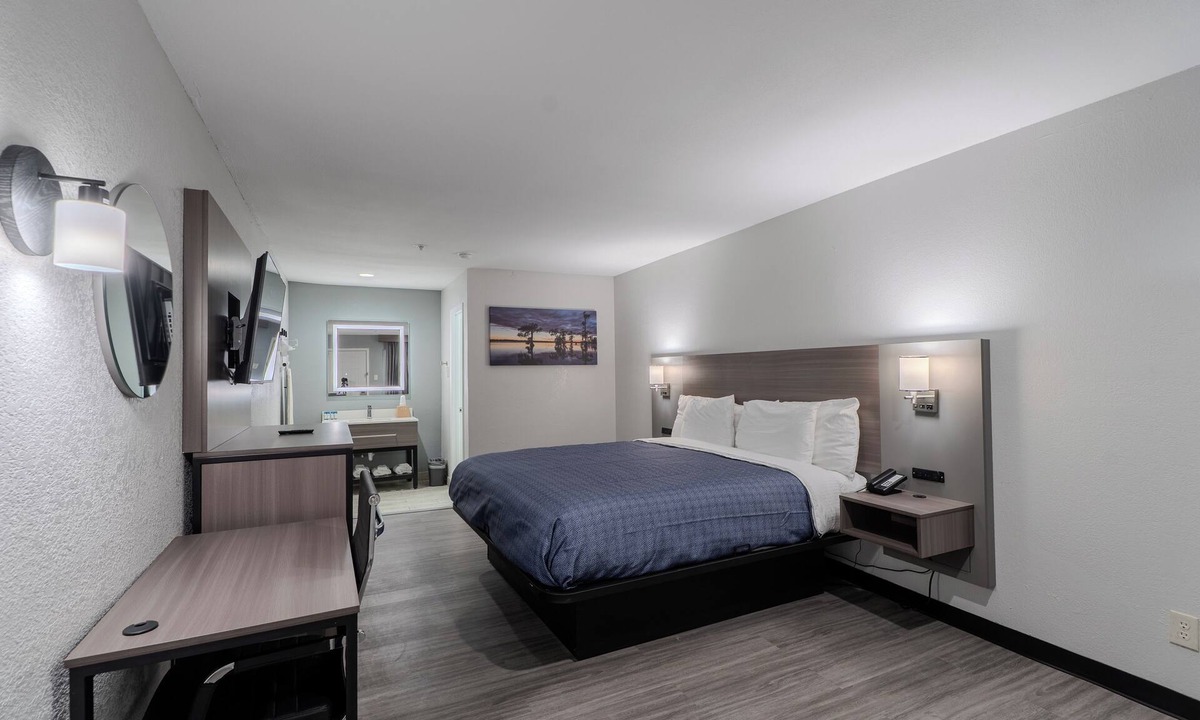 Central Arlington Hotel | Executive Inn of Arlington, Near AT&T Stadium