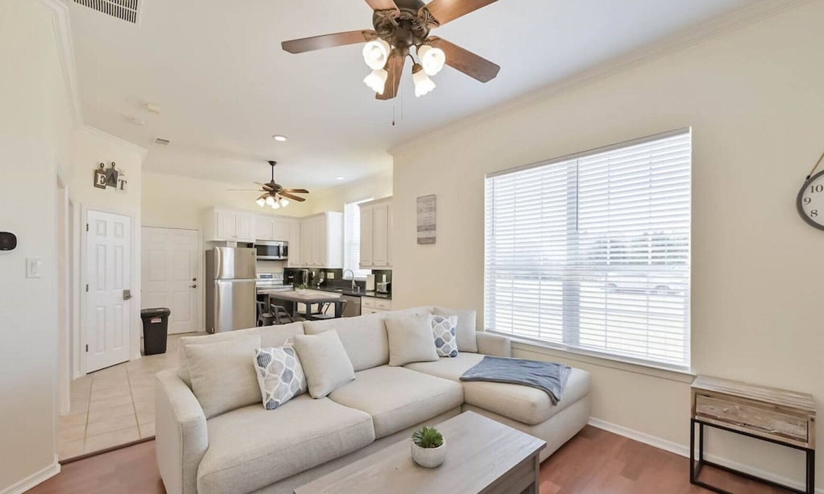 Cedar Hill Apartment | ★Executive Lakeside Estate★Front-Attached Apt Only