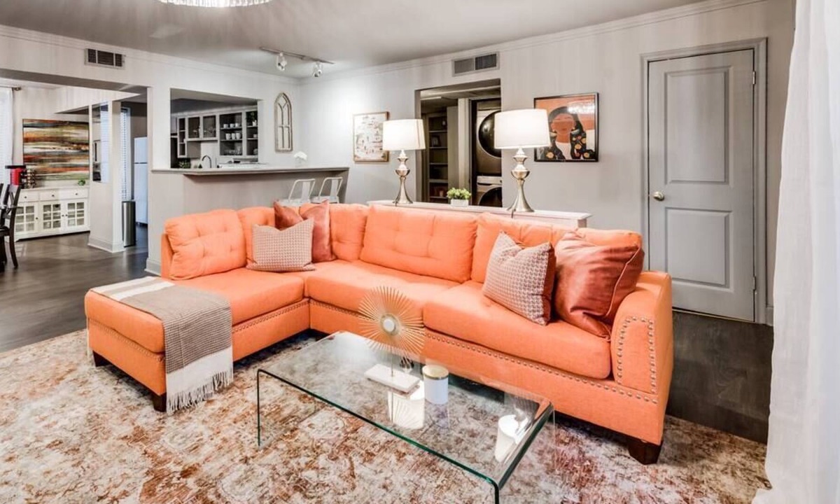 Old East Dallas Apartment | Executive, Resort Style Living in Center of Dallas