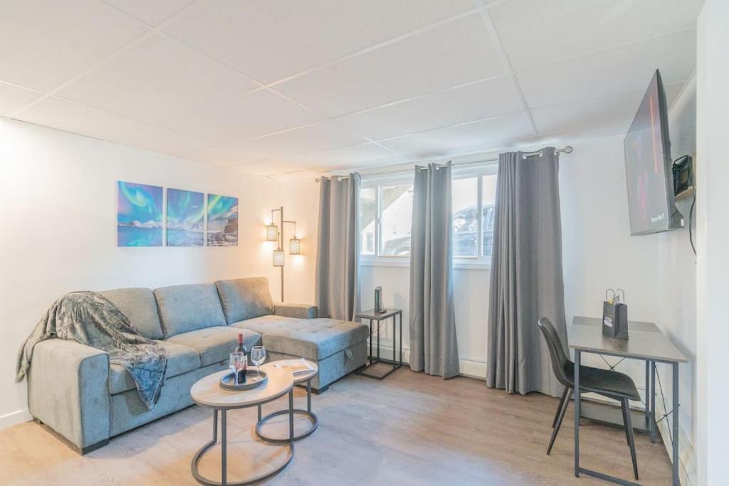 Fairbanks Apartment | Executive Work Space With Modern Charm