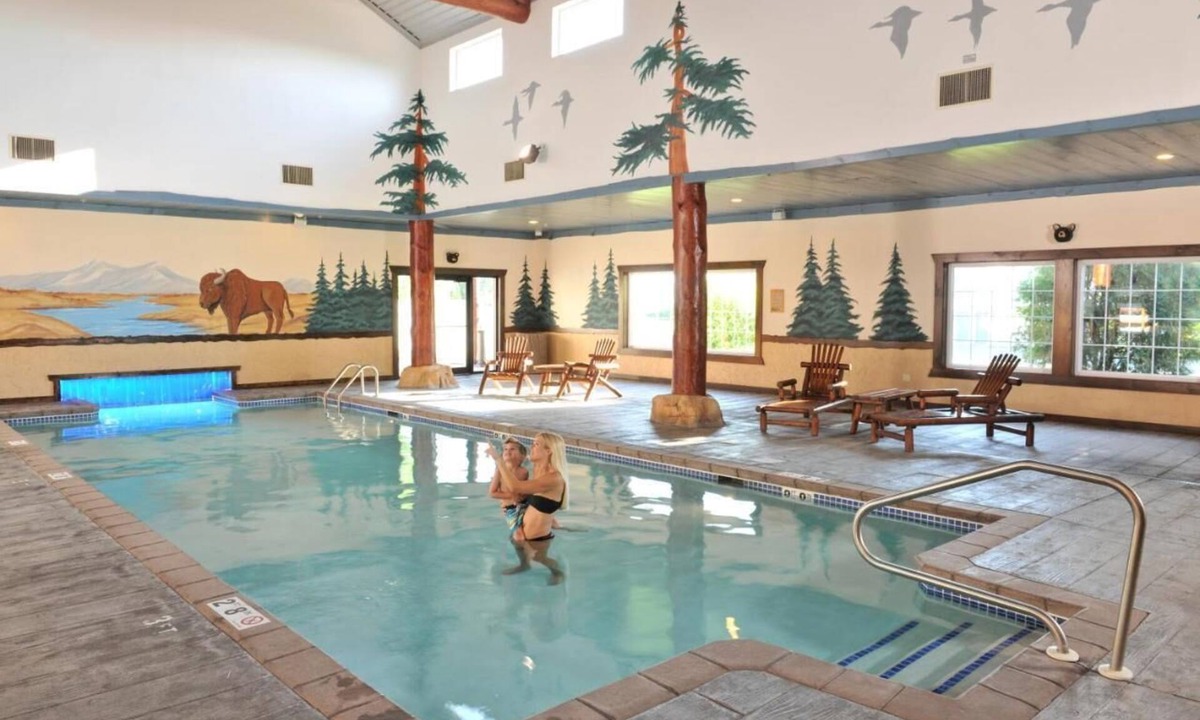 St. Joseph Hotel | Expanded King with Whirlpool in Stoney Creek St. Joseph