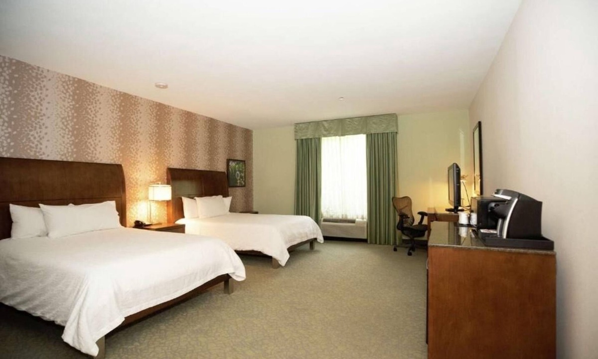 Covington Hotel | Explore Covington's Central Business District – Room Beds Near Top Attractions