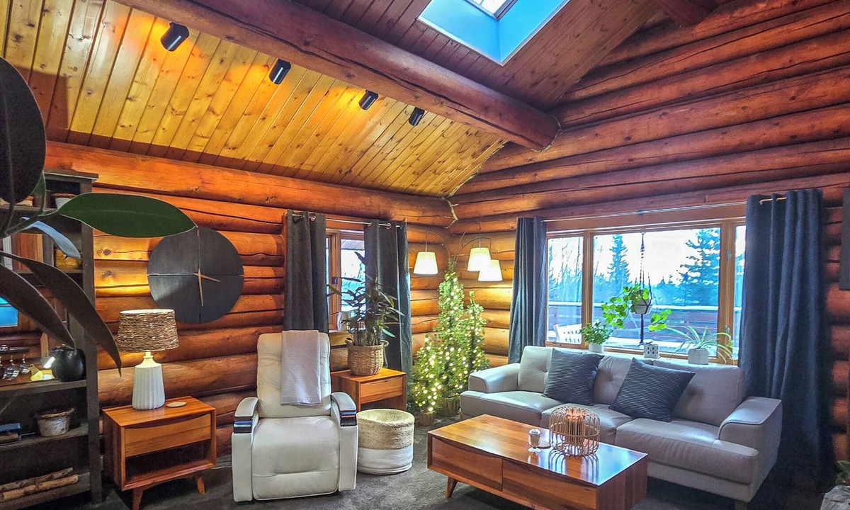 Fairbanks Cottage | Explore Fairbanks! Authentic Log Cabin w/Views