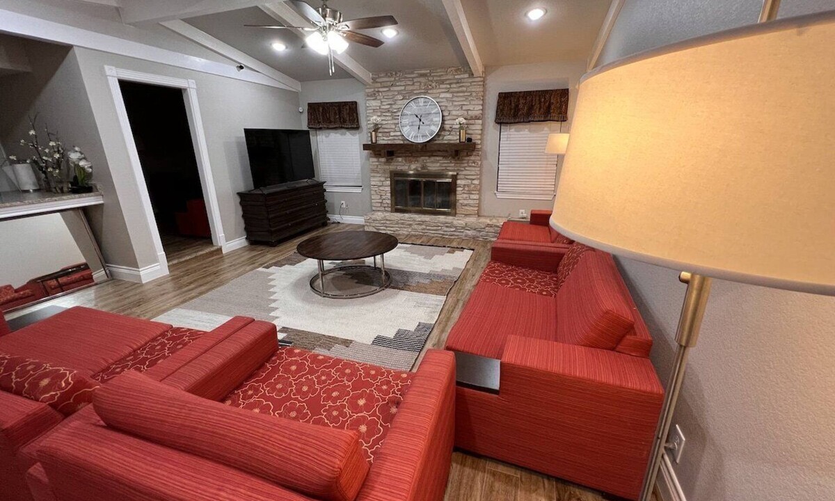 Round Rock House | Fabulous 5-bedroom estate with AC in charming Round Rock