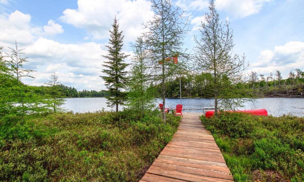 Lake of Bays Cottage | Fall & Winter discounts Available @ Muskoka Waterfront Cottage! Pet-Friendly!