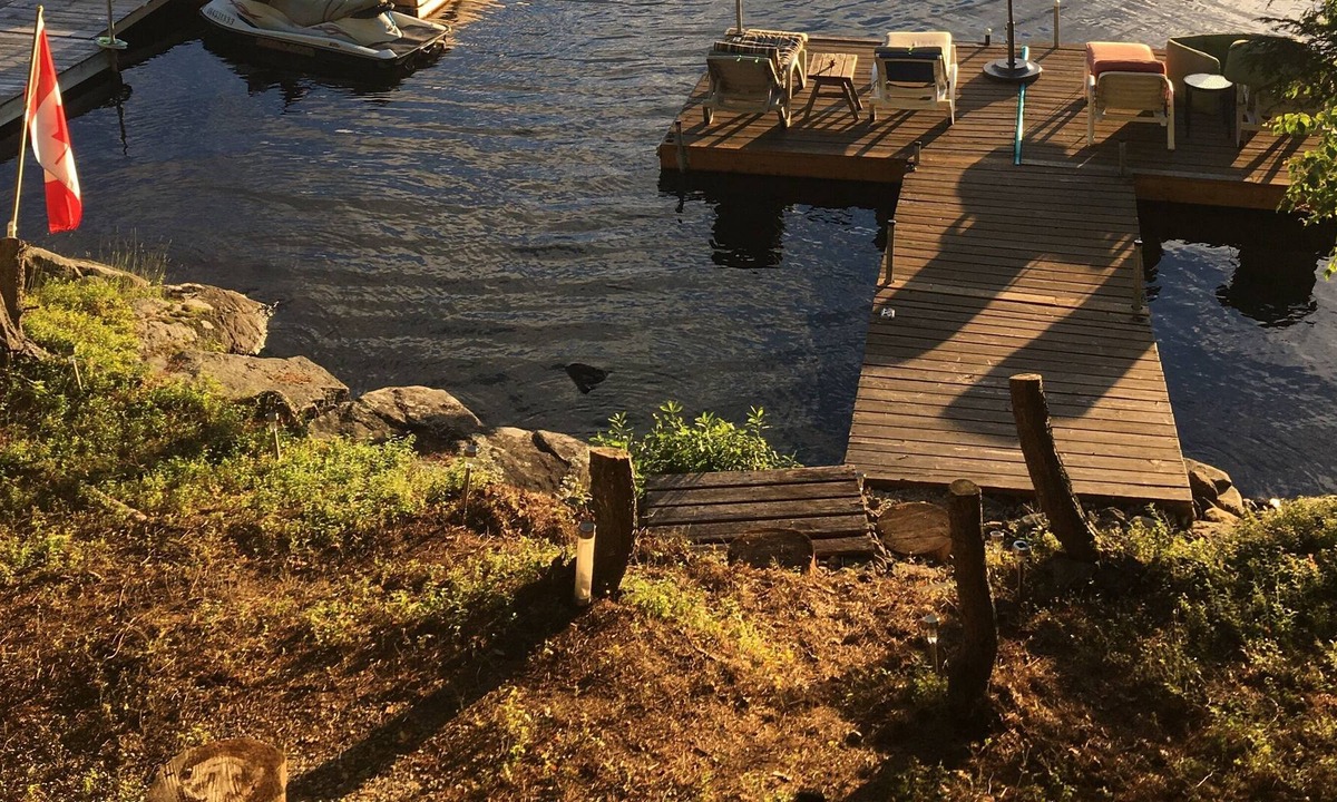 Armour Cottage | Family Friendly Waterfront Cottage on Three Mile lake