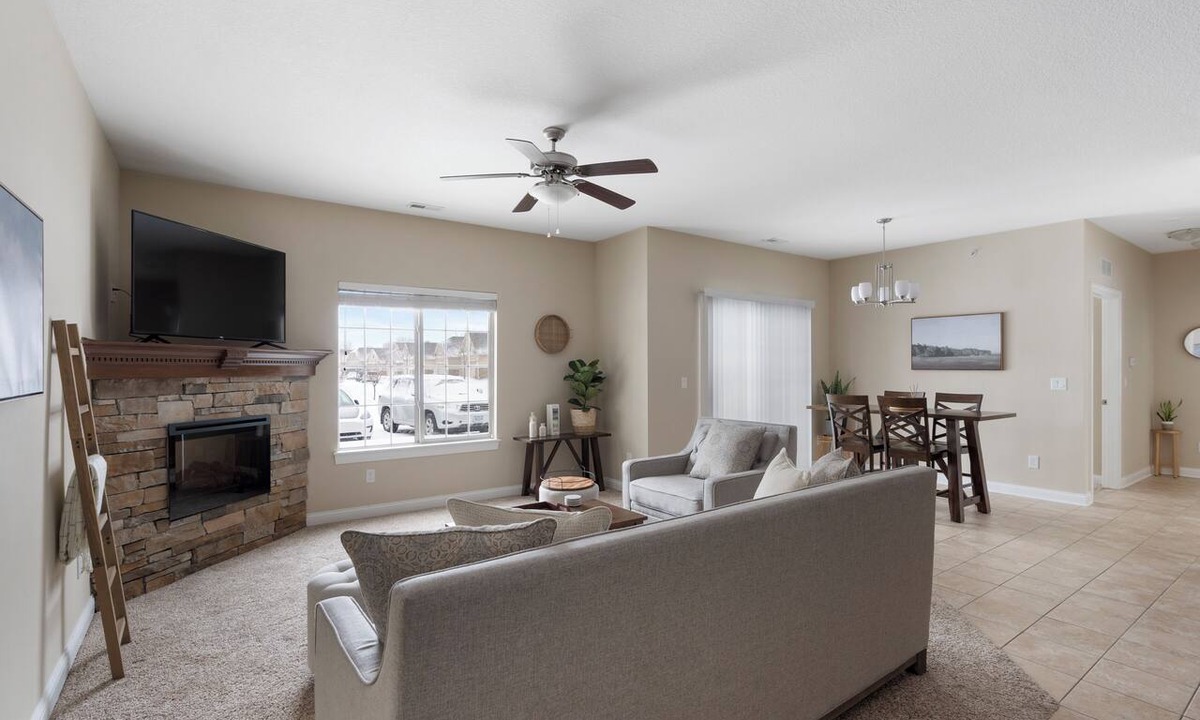 West Des Moines Condo | Fantastic Safe w/Amenities 2.5 Bath Private Garage