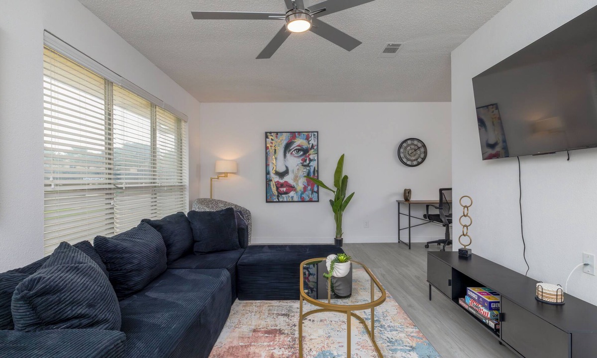 Euless House | Fenced Yard, Garage + Workspace - Pet-Friendly