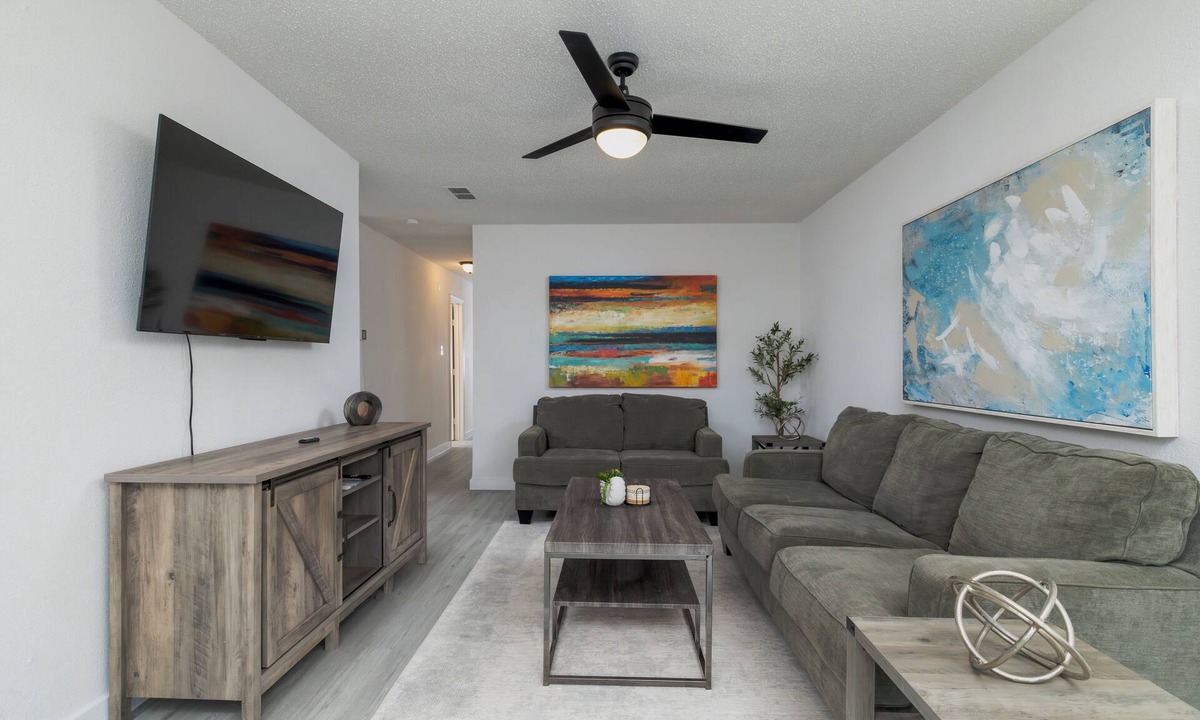 Euless House | Fenced Yard + Outdoor Dining - 6.6 miles to AT&T