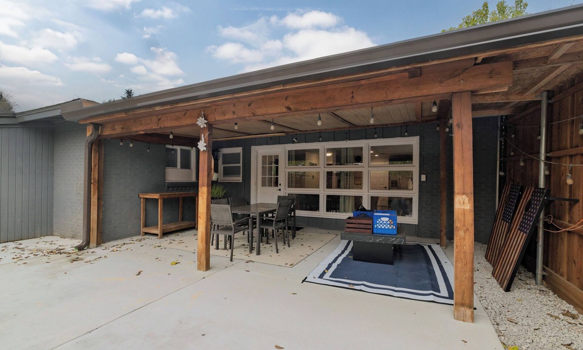 South Arlington House | Fenced Yard, Workspace, Cornhole + Life-Size
