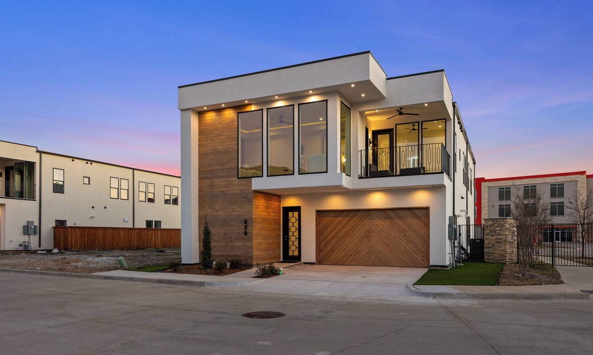 Richardson House | Festive Villa 1: Heart of Richardson, TX 6BR, 5BA