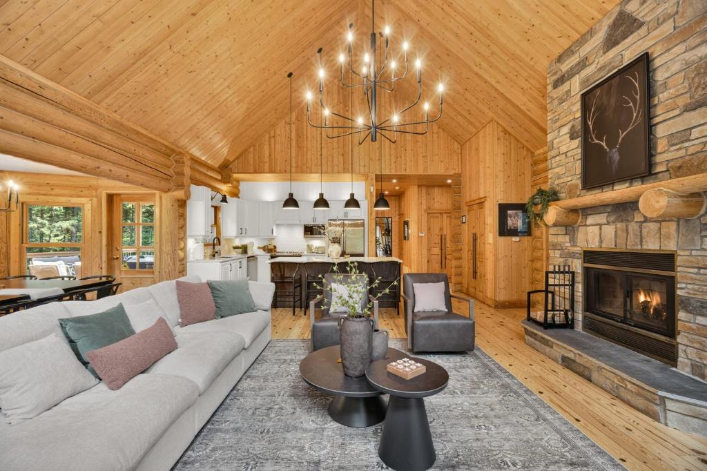 Fiddler Lake Resort Ski Chalet | Fiddler Lake Resort - Deer 16