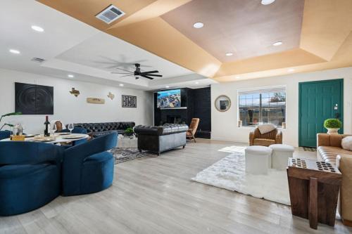 North Richland Hills House | FIFA Retreat Sleeps 26 Stockyards DFW Basecamp