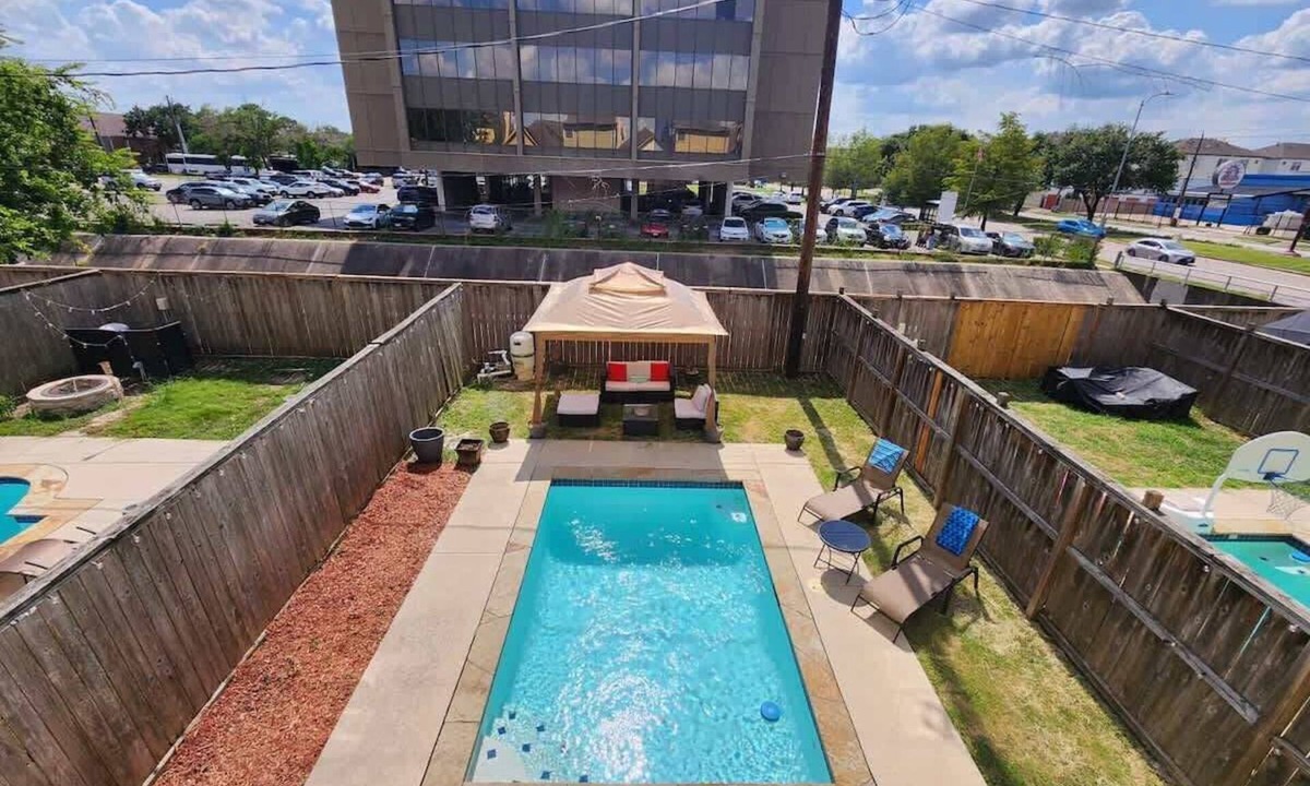 Woodlake - Briar Meadow House | FIFA Stay | Dual Home | Private Pool | Sleeps 16