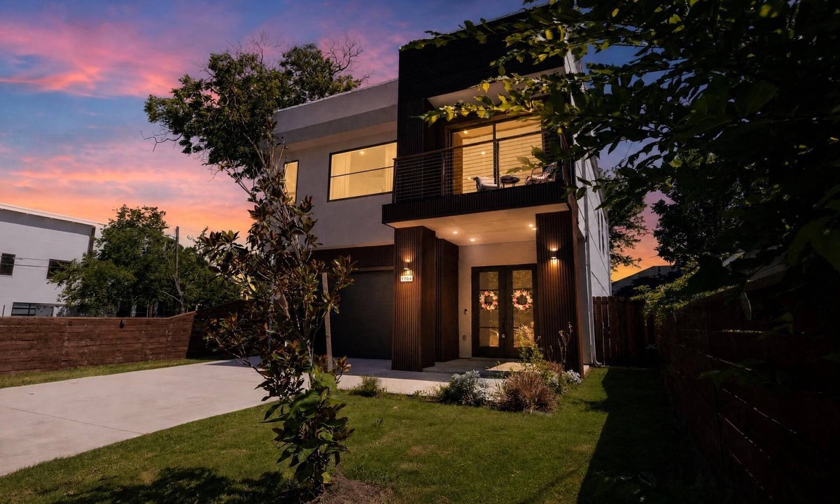West Dallas House | FIFA World Cup 4BR Dallas | Center | Hot Tub, BBQ