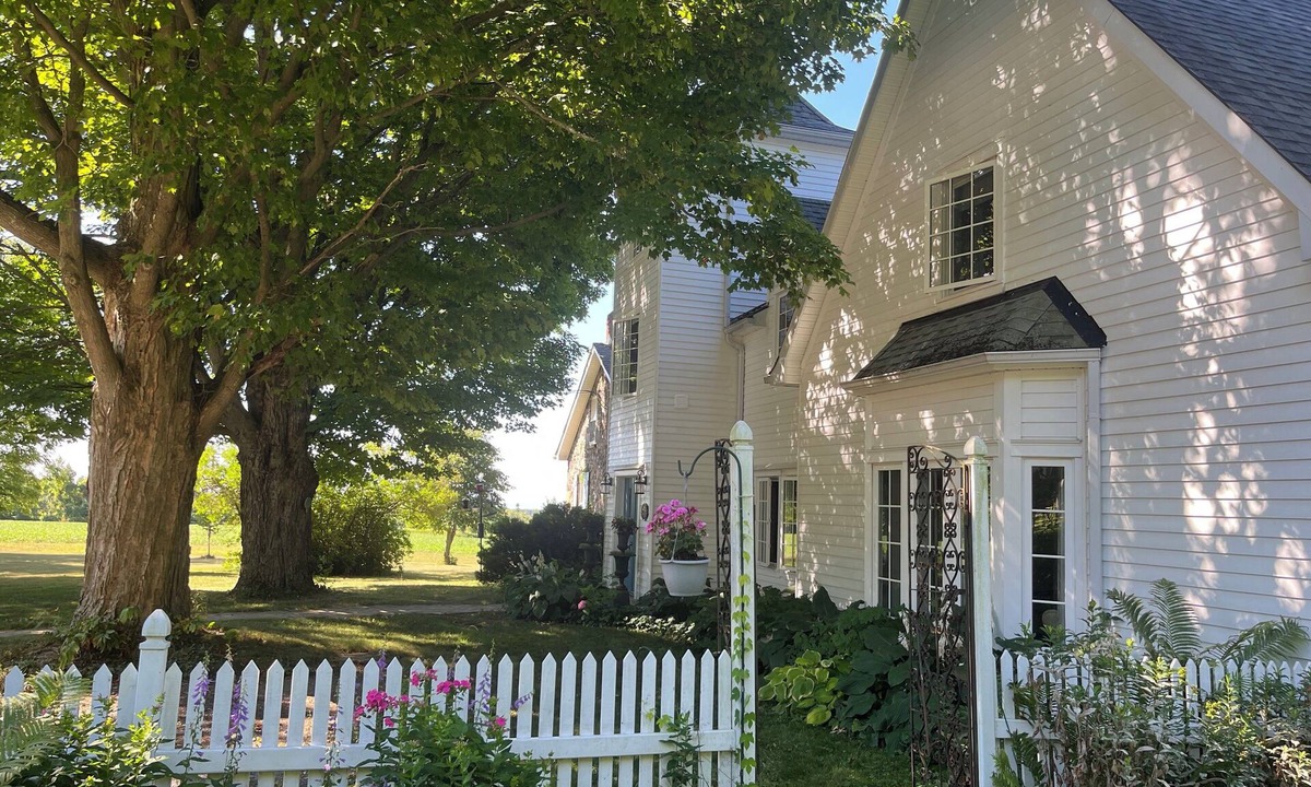 Grafton House | Finchstone Guest House, near St. Anne's Spa