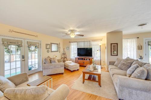 Alto House | Fire Pit & Patios: Peaceful Alto Getaway!
