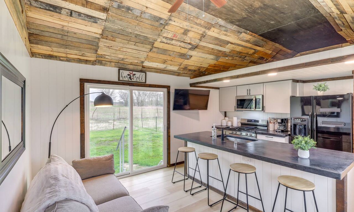 Lorena Apartment | Fishing Pond Access: Pet-Friendly Lorena Studio