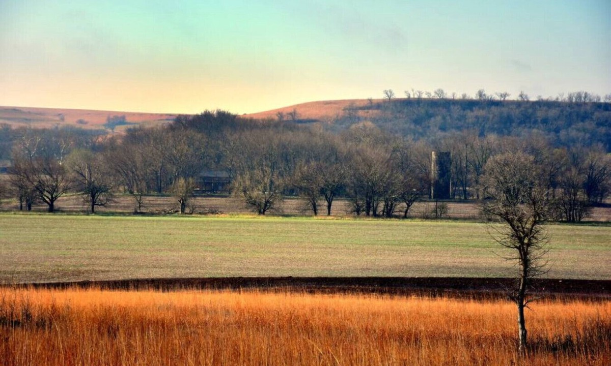 Elmdale House | Flint Hills Double Delight: Fur N Feathers Lodging