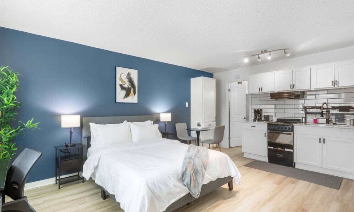 Haltom City Apartment | Fort Worth Studio3 – 10 Min to Downtown, Gym, Pets