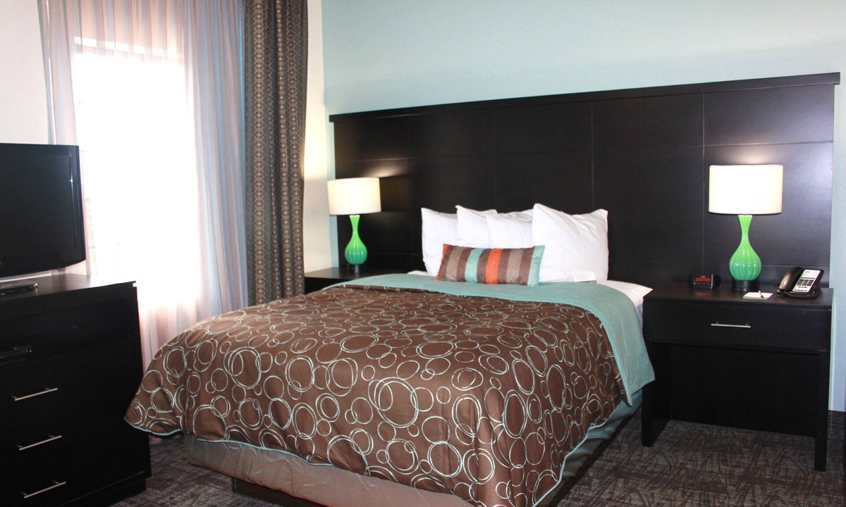 Aldine Apartment | Free Breakfast Buffet + Outdoor Pool | Modern Suite