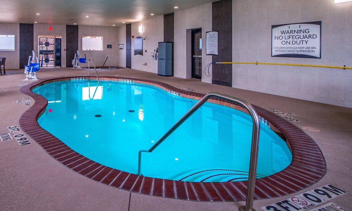 Longview Apartment | Free Breakfast. Indoor Pool. Only 15 Min from Convention Center.