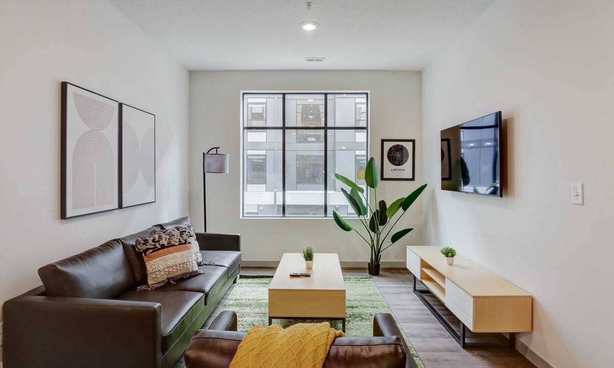 Downtown Lincoln Apartment | Frontdesk | 1 BR Apt by Museum of American Speed