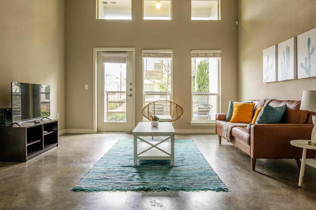 Fort Worth Cultural District Apartment | FRONTDESK West 7th District Apts Fort Worth