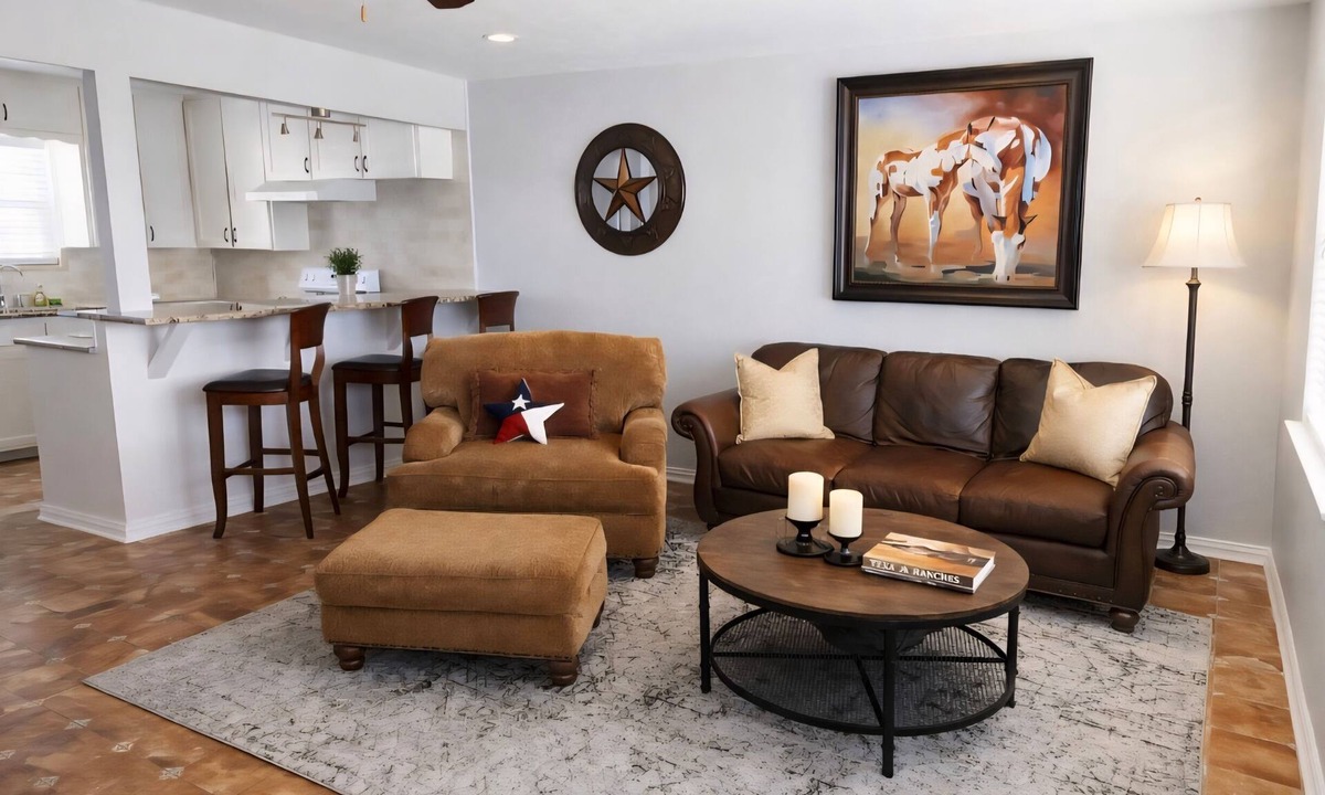 Fort Worth House | Ft. Worth Western Charm, treetop Sanctuary 2 bdrm near hospitals, stockyards,TCU
